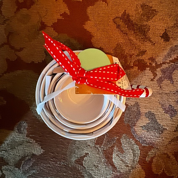 Rae Dunn Christmas measuring cups - Picture 2 of 3